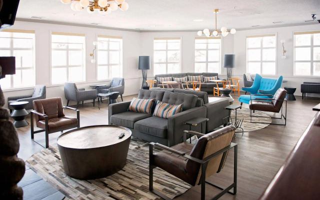 Coast Canmore Hotel & Conference Centre