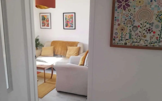 1-bed Seaside Retreat - Sleeps 2, Parking & Garden