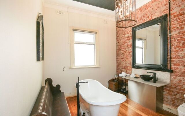 Indulge Apartments -The Urban Collection