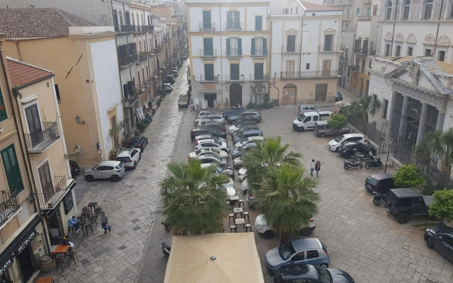 Apartment In The Square