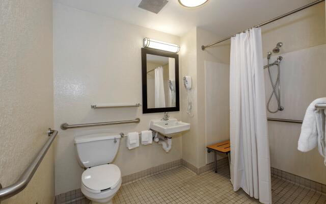 Red Roof Inn PLUS+ Gainesville