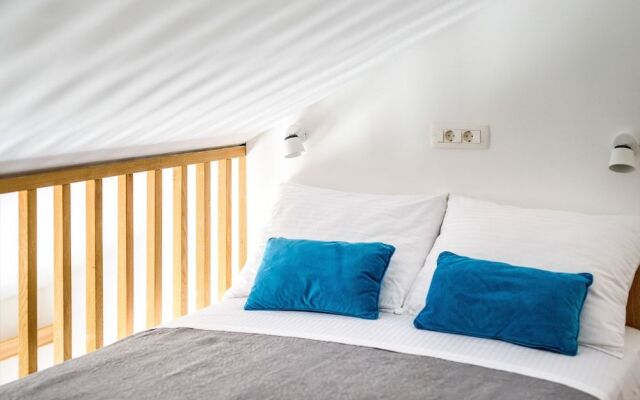 California Apartments III