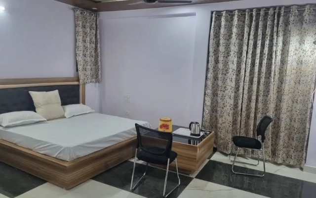 Shri Anand Hotel Berinag