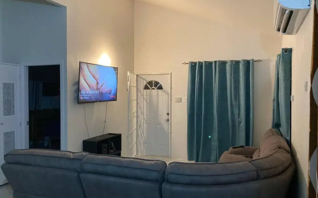 Immaculate 2-bed House in Discovery Bay