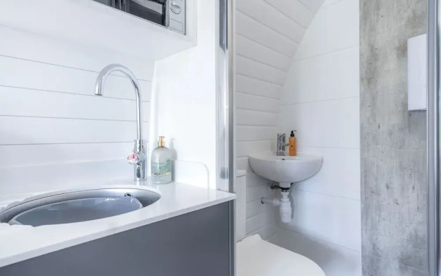 Woody - 1 Bedroom Pod - Cold Inn