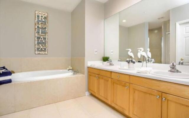 201 Harborview Grande