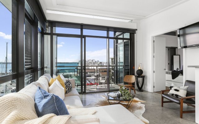 Bright Modern One Bed Marina Penthouse - by Urban Butler