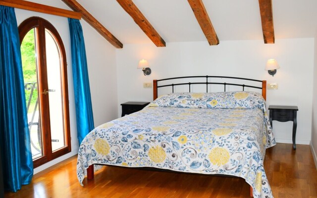 Modern Villa in Icici with  Swimming Pool and Jacuzzi
