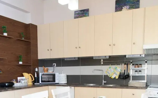 Electra s 2-bedroom Apt-convenient Location Patra