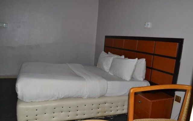 Gracious Hotel