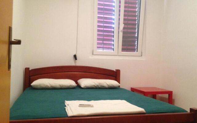 Apartman Sutomore 8 osoba