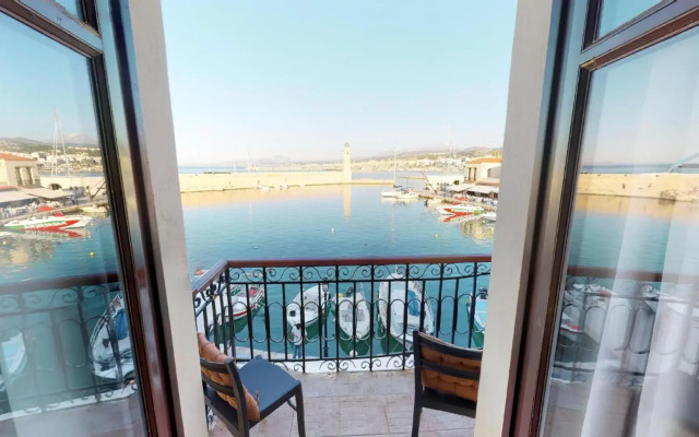 Porto Enetiko Suites