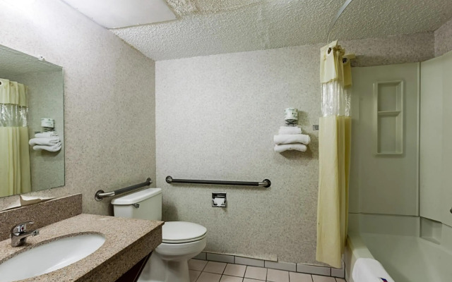 Motel 6 Milwaukee, WI - Glendale