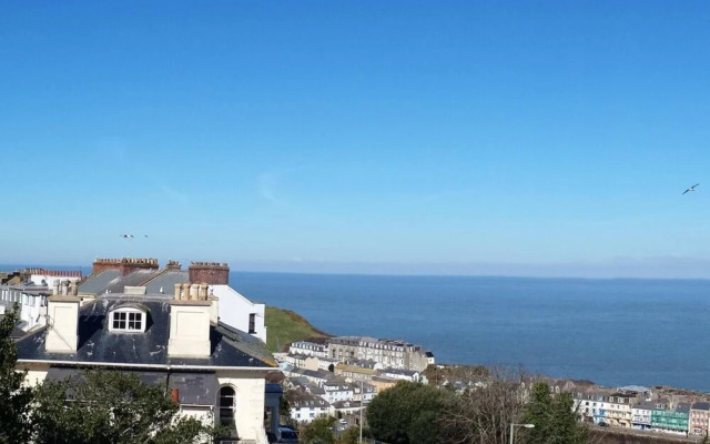 Penthouse Apartment With Amazing Harbour Views