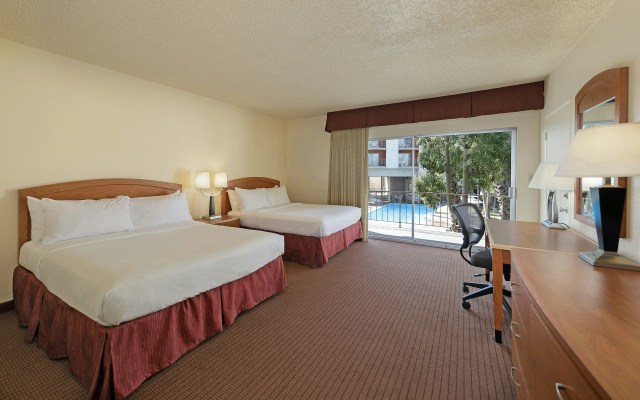 Golden Sails Hotel
