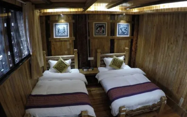 Tuwang Palace Waterfall Inn