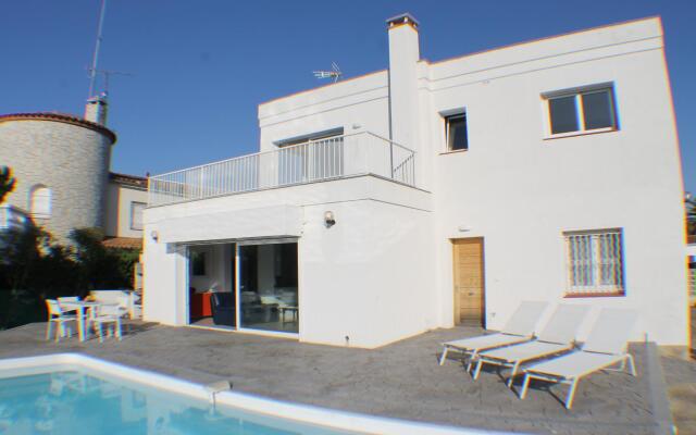 Cap Llarg 9 in Roses