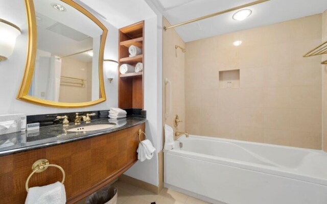 Spacious Boardwalk 2BR 3BA Condo by Cozysuites