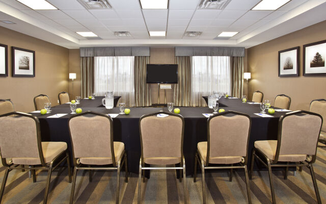 Holiday Inn Express & Suites Kingston Central by IHG