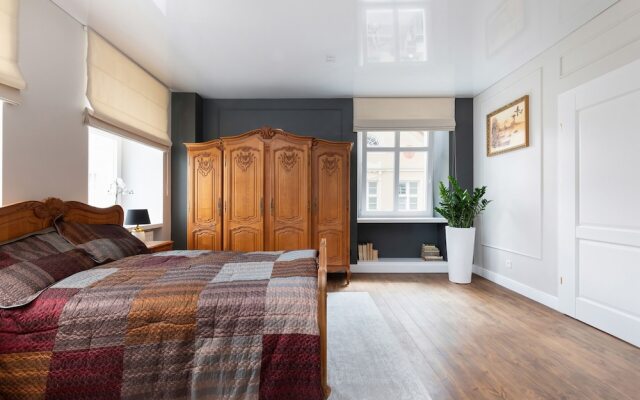 Kosciuszki Square Apartment by Renters