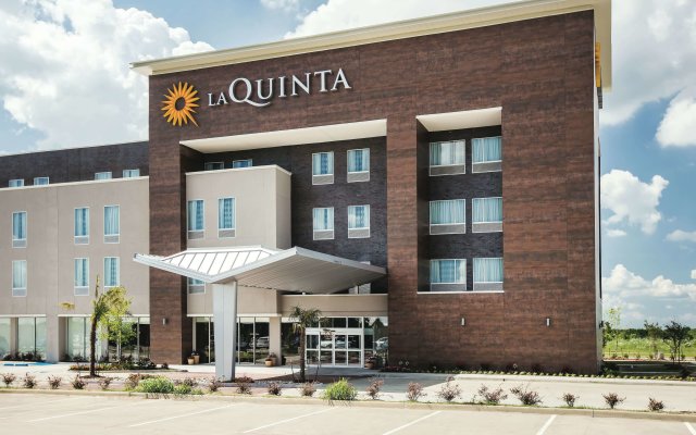 La Quinta Inn & Suites by Wyndham Dallas Plano - The Colony