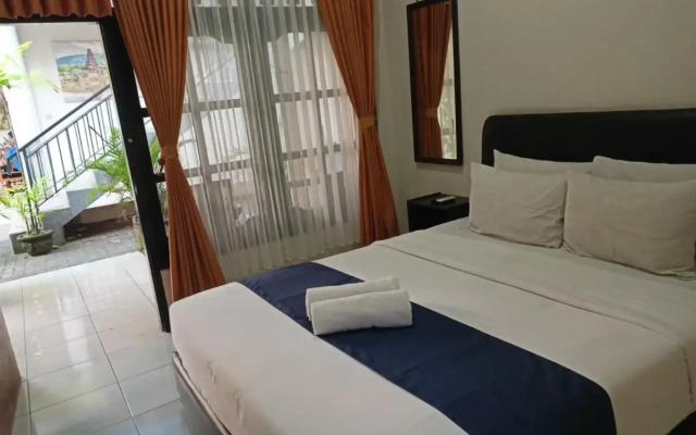 Catur Adi Putra by OYO Rooms