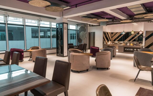 High Cloud International Business Hotel