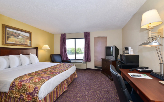 Lamplighter Inn & Suites - South