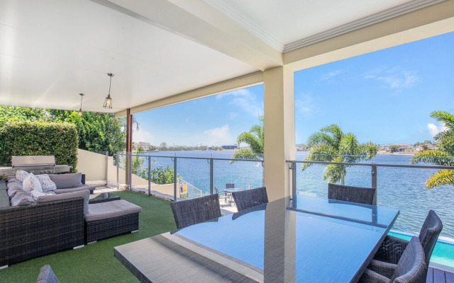Lakehouse Family Oasis
