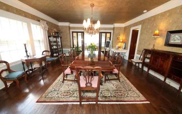 The Leonard at Logan House