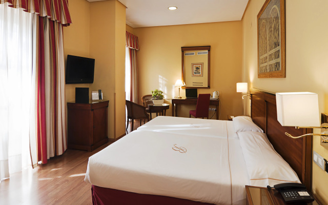 Becquer Hotel, Historic City Center