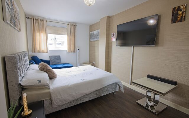 2 Bed Apt - Free Parking - Close to City Centre