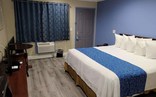 Travelodge by Wyndham Clearlake