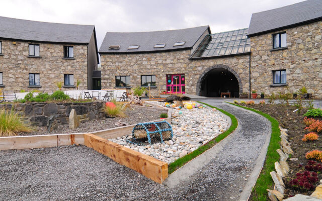 The Inn to the West