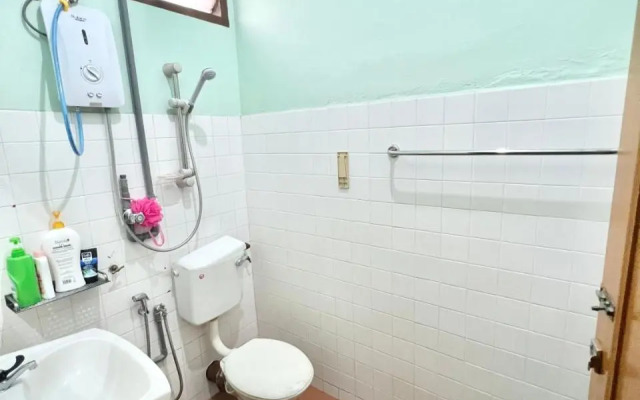Teratai Homestay Batu Buruk