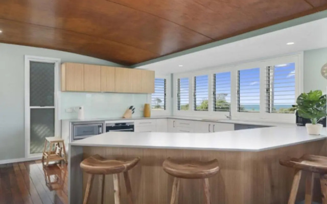 Woorim Beach House with Water Views