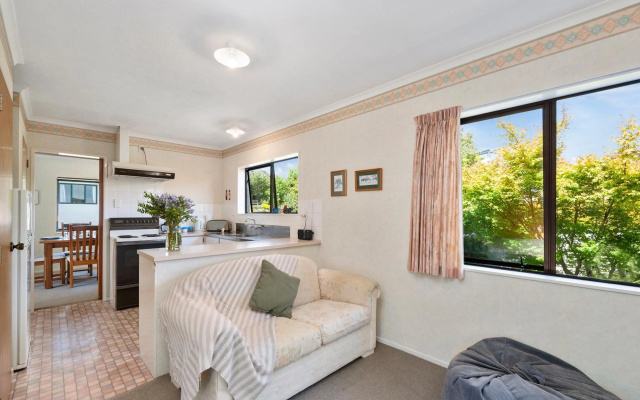 Lake Vista at Two Mile Bay- Taupo Central Holiday Home – Guest Rooms – Taupo