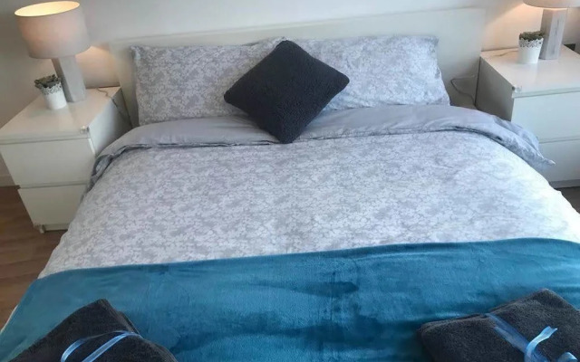 Marco Island - 2 bedroom Spacious City Centre Apartment