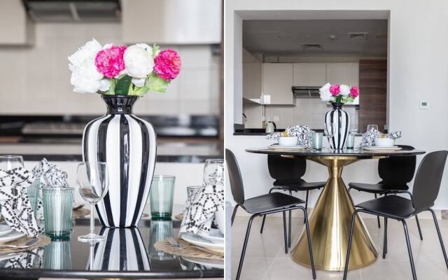 Ornate 1BR w/ Breathtaking Marina Views!