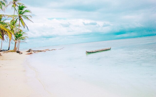 Private Over-the-Water Cabin in San Blas including Meals