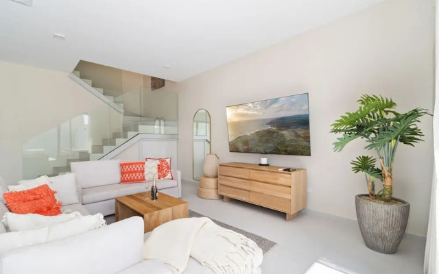 High-end Villa Walk to Beach Pool Ocean View