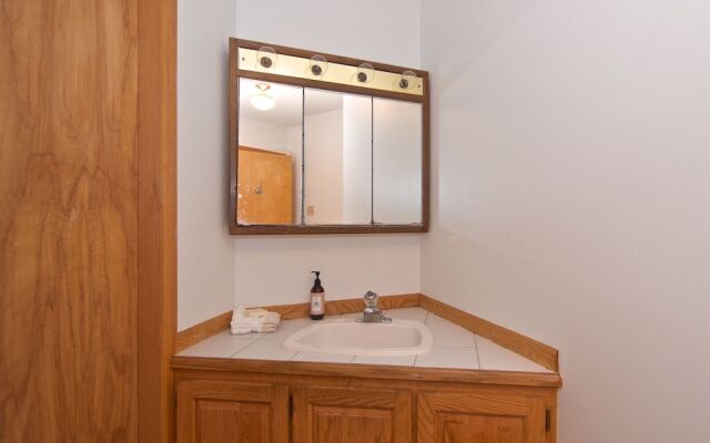 Lakefront Chalet with private dock