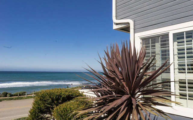 Sand Pebbles Inn