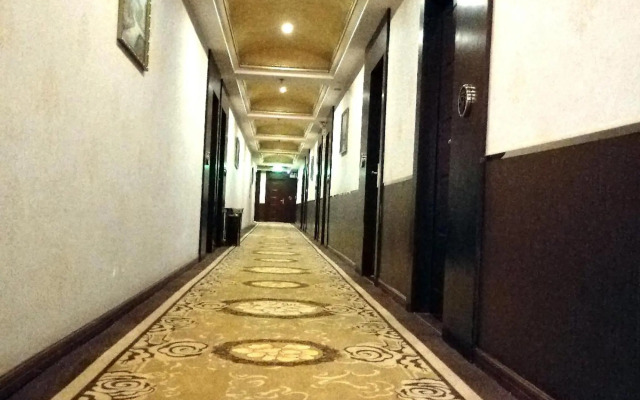 Tyrone Le Grand Large Hotel