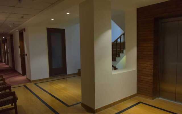 Royale Retreat Hotel & Spa Near Mall Road