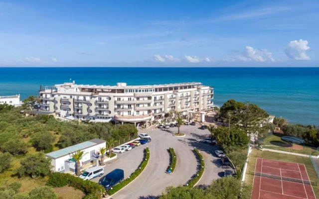 Carlton Riviera