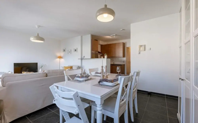 Cozy Apartment for 4 With Parking