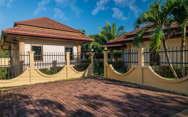 Garden bungalows 4br with private pool