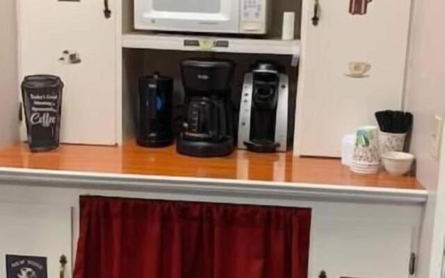 Colonial Valley Motel