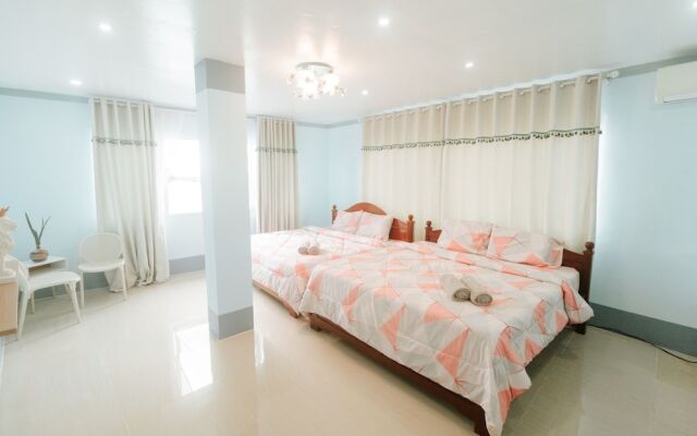 Marina Breeze Resort